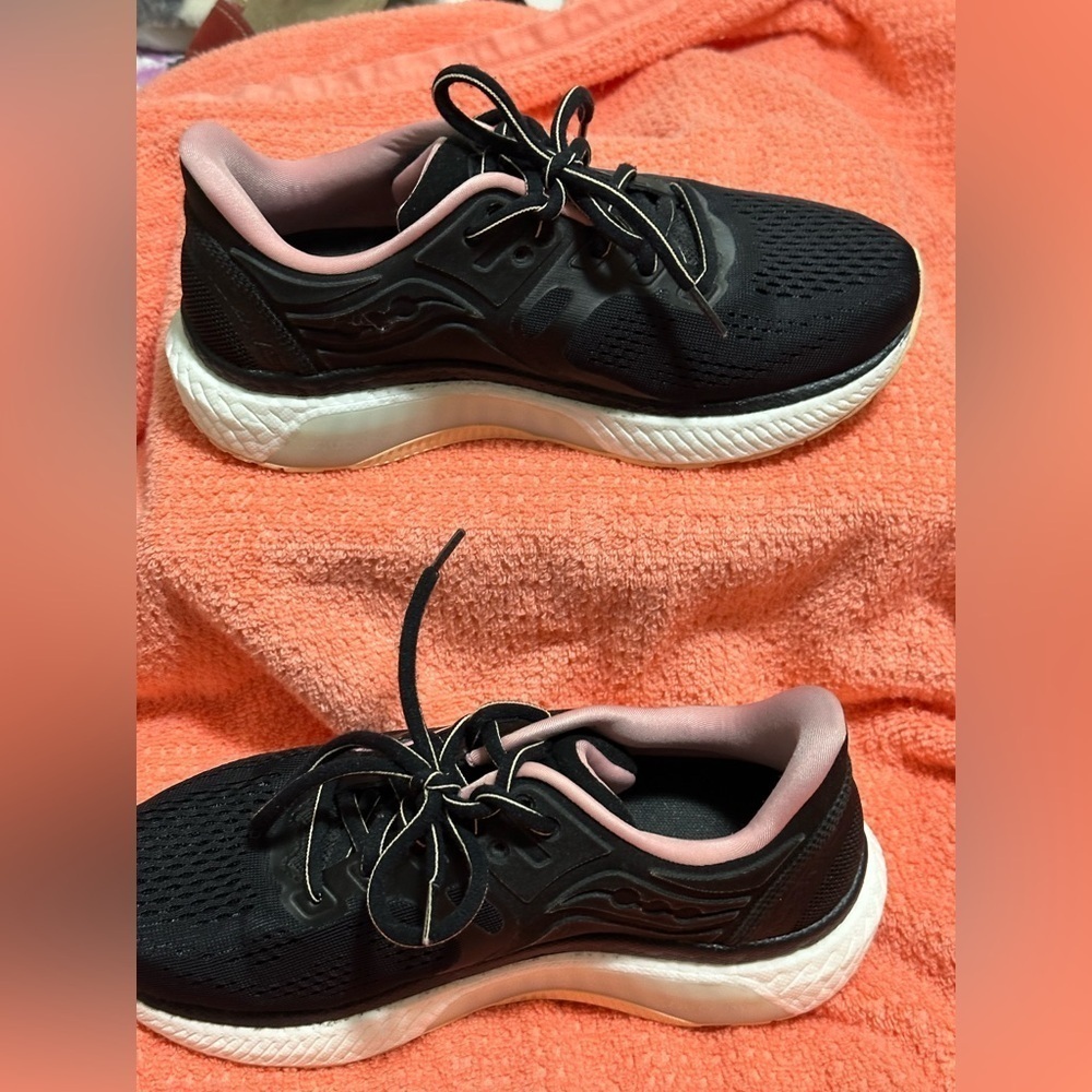 Saucony Black and Pink Sneakers with Breathable Mesh - Picture 3 of 5
